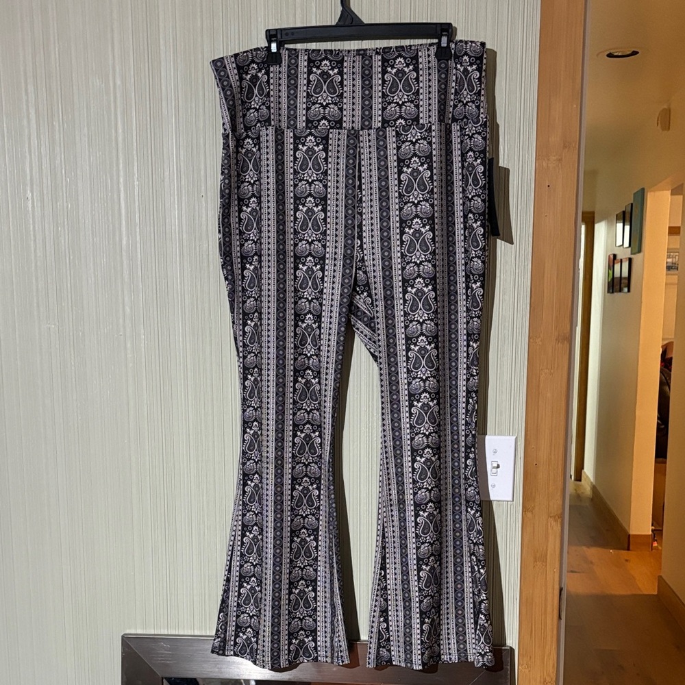 Black and Cream Paisley Stripe Yoga Flare Pants